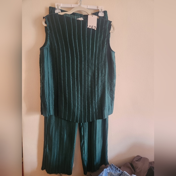 Zara Co-ord Set pleated top & pleated pants raw hems green Sz L NWT - Picture 2 of 16